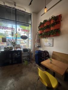 Dulce Vegan Bakery & Cafe