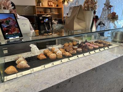 L'Artisane Bakery & Bistro