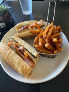 VEGAN VIBES Cafe & Juice Bar