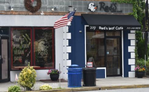 Red's Leaf Café